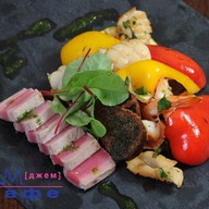 Гриль-салат с морепродуктами Фото