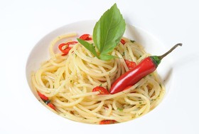 Спагетти с соусом алио-олио - Фото