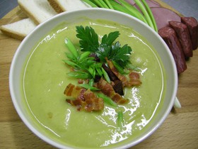 Крем-суп гороховый с копченостями - Фото