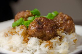 Говядина/свинина с рисом с соусом карри - Фото