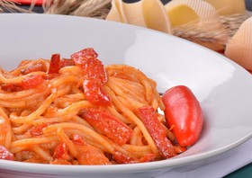 Спагетти с помидорами - Фото