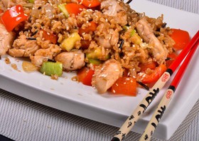 Дикий рис с курицей и овощами - Фото