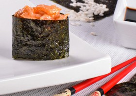Суши лосось острый - Фото