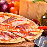 Пицца мясная Фото