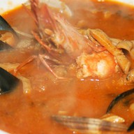 Рыбный суп с морепродуктами Фото
