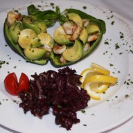 Салат из авокадо и креветок Фото