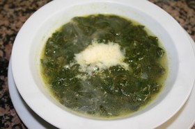 Суп со свежим шпинатом и сыром - Фото
