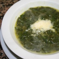 Суп со свежим шпинатом и сыром Фото