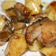 Жареный картофель с овощами Фото