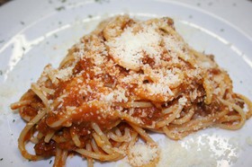 Спагетти с соусом "Болонезе" - Фото
