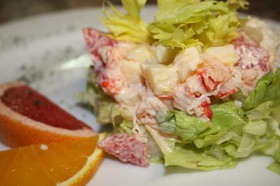 Салат из мяса краба с сельдереем - Фото