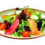 Салат с лососем и тунцом Фото