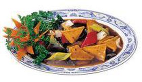 Тофу с овощами в остром соевом соусе - Фото