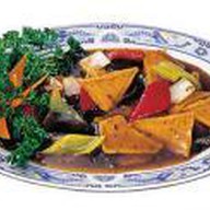 Тофу с овощами в остром соевом соусе Фото
