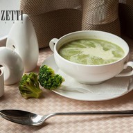 Крем-суп из брокколи с гренками Фото