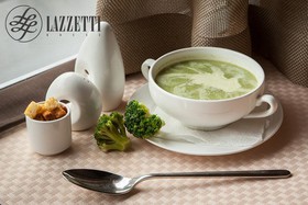 Крем-суп из брокколи с гренками - Фото