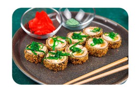 С крабовым мясом, лососем, угрем - Фото