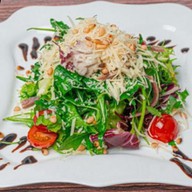 Руккола с креветками Фото