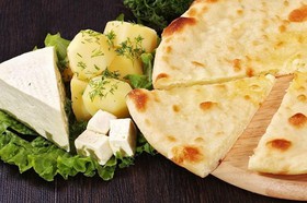 С картошкой и осетинским сыром - Фото