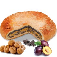 Пирог с орехом, сливой и шоколадом Фото