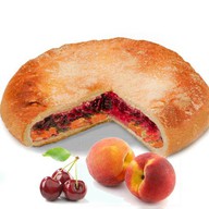 Постный пирог с вишней и персиком Фото