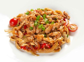 Wok лапша с курицей - Фото