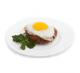 Бифштекс из говядины с яйцом - Фото