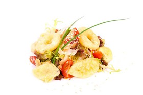 Острый салат с овощами в темпуре - Фото