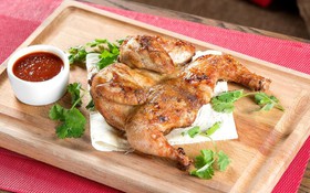 Цыпленок тапака с домашней аджикой - Фото
