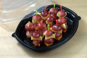 Канапе с сыром и виноградом - Фото