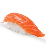 Суши с копчёным лососем Фото