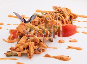 Теплый салат под сливочным соусом - Фото