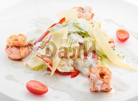 Салат с морепродуктами под соусом - Фото