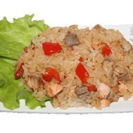 Рис с лососем и овощами Фото