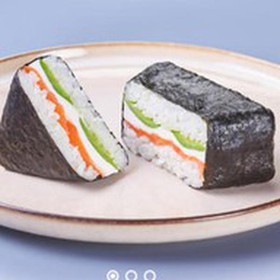 Онигири с лососем - Фото