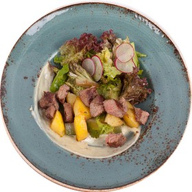 Теплый салат с говядиной и картофелем - Фото