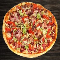 Пицца с говядиной Фото