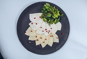 Тарелка кавказских сыров - Фото