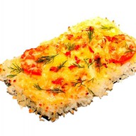Суши пицца с лососем Фото