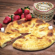 Осетинский пирог с клубникой Фото