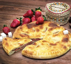 Осетинский пирог с клубникой - Фото