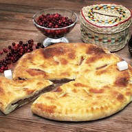 Осетинский пирог с брусникой Фото