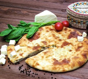 Осетинский пирог со шпинатом и сыром - Фото
