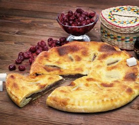 Осетинский пирог с вишней - Фото