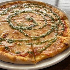 Пицца с моцареллой - Фото