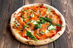 Пицца с лососем и сливочным сыром - Фото