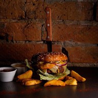Чизбургер с говяжьей котлетой Фото