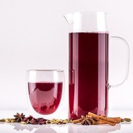 Чай каркаде с корицей и кардамоном Фото