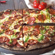 Пицца Пепперони на ржаном тесте Фото
