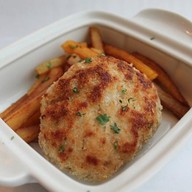 Куриная котлета с картофелем фри ланч Фото